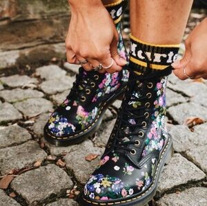 Dr. Martens 1460 Women's Vintage Floral Leather Lace Up Boots Size US7 NWOB